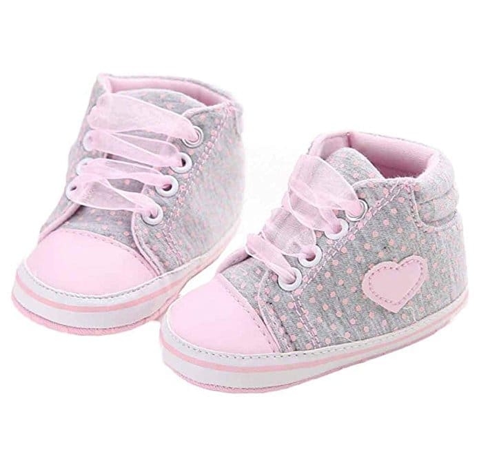 Zapatilla para bebés con corazones